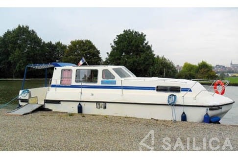 Houseboat - Yacht Charter Sailica