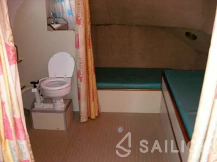 Houseboat - Yacht Charter Sailica