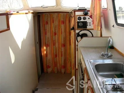 Houseboat - Yacht Charter Sailica