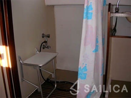 Houseboat - Yacht Charter Sailica