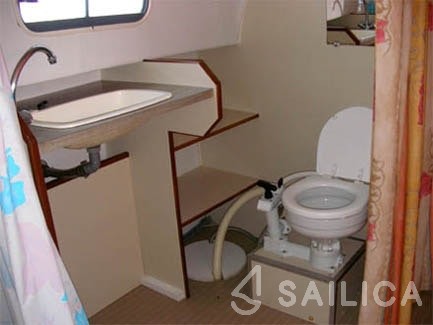 Houseboat - Yacht Charter Sailica