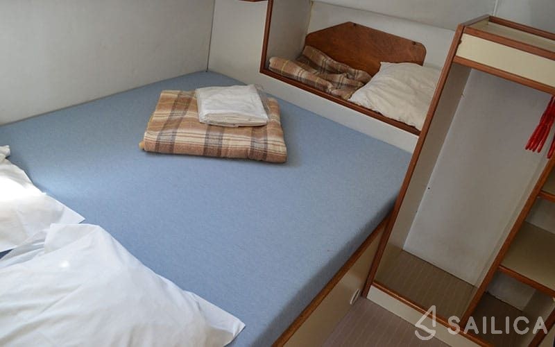 Houseboat - Yacht Charter Sailica