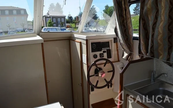 Houseboat - Yacht Charter Sailica