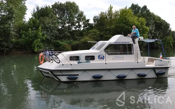 Houseboat - Yacht Charter Sailica