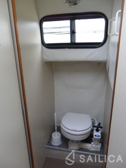 Houseboat - Yacht Charter Sailica