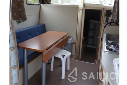 Houseboat - Yacht Charter Sailica