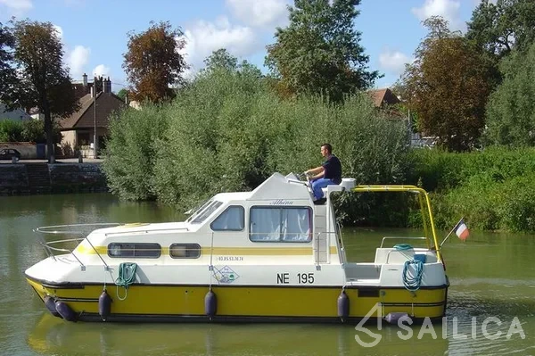 Houseboat - Yacht Charter Sailica