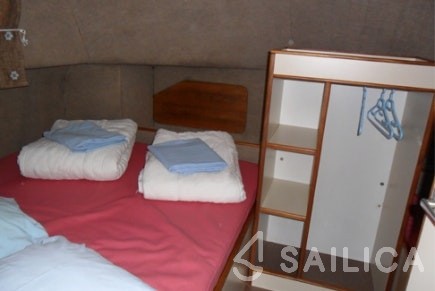 Houseboat - Yacht Charter Sailica