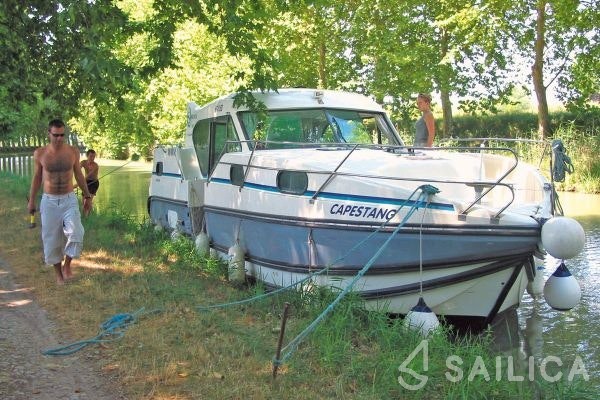 Houseboat - Yacht Charter Sailica