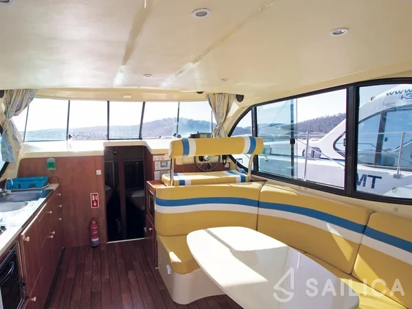 Houseboat - Yacht Charter Sailica