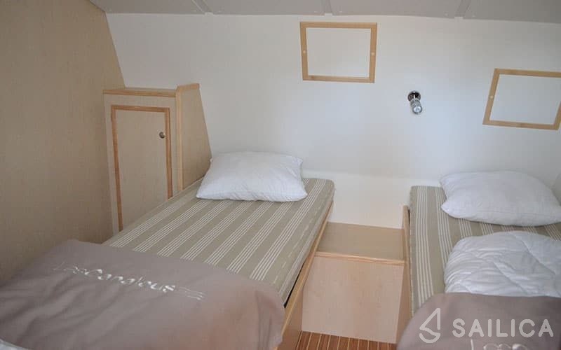 Houseboat - Yacht Charter Sailica