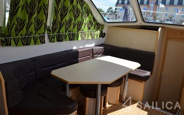 Houseboat - Yacht Charter Sailica
