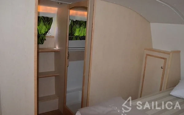 Houseboat - Yacht Charter Sailica