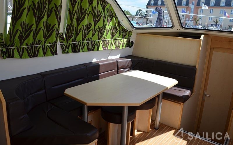Houseboat - Yacht Charter Sailica