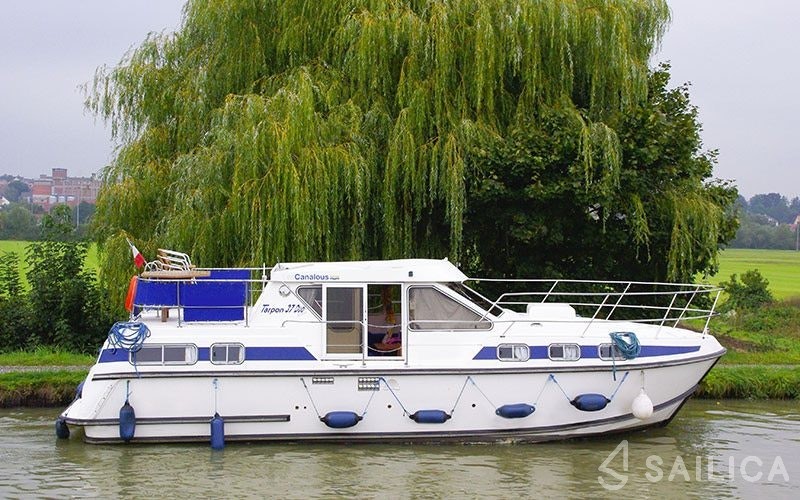 Houseboat - Yacht Charter Sailica