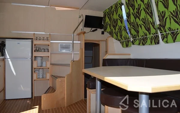 Houseboat - Yacht Charter Sailica