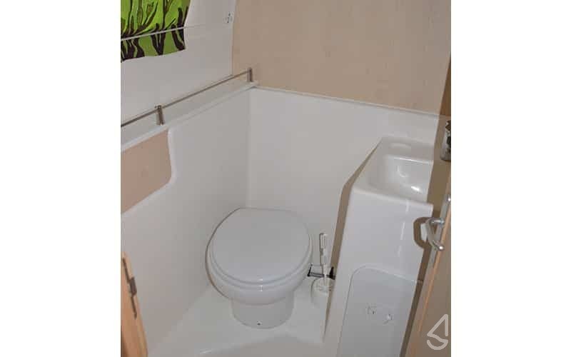 Houseboat - Yacht Charter Sailica