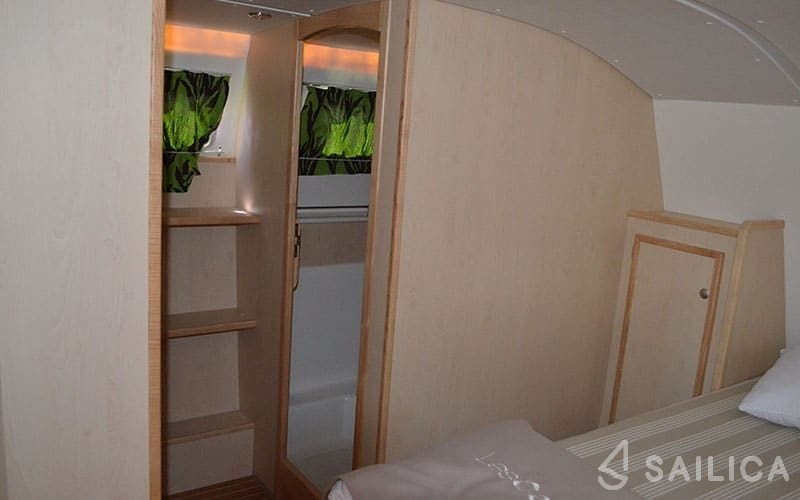 Houseboat - Yacht Charter Sailica