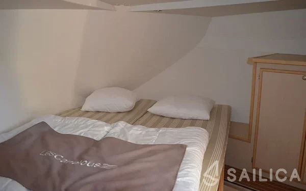 Houseboat - Yacht Charter Sailica
