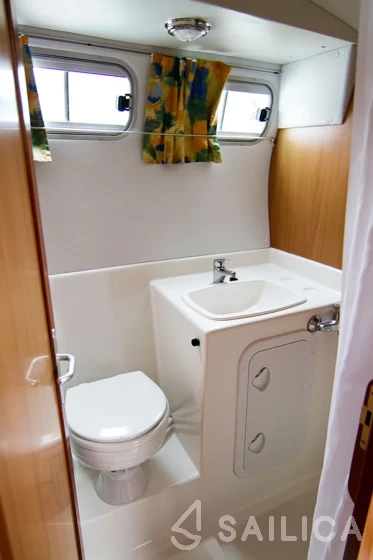 Houseboat - Yacht Charter Sailica