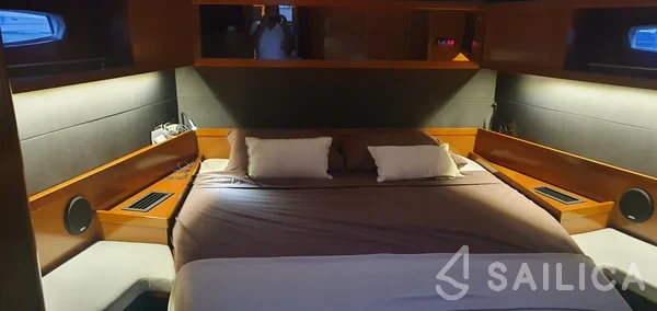 Oceanis 60 - Yacht Charter Sailica