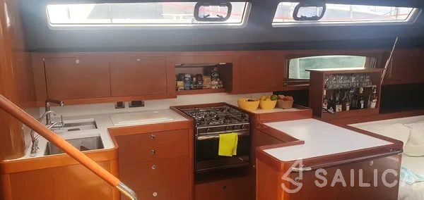Oceanis 60 - Yacht Charter Sailica