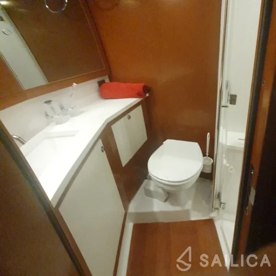 Oceanis 60 - Yacht Charter Sailica