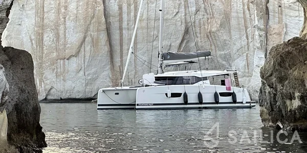 Isla 40 - Yacht Charter Sailica