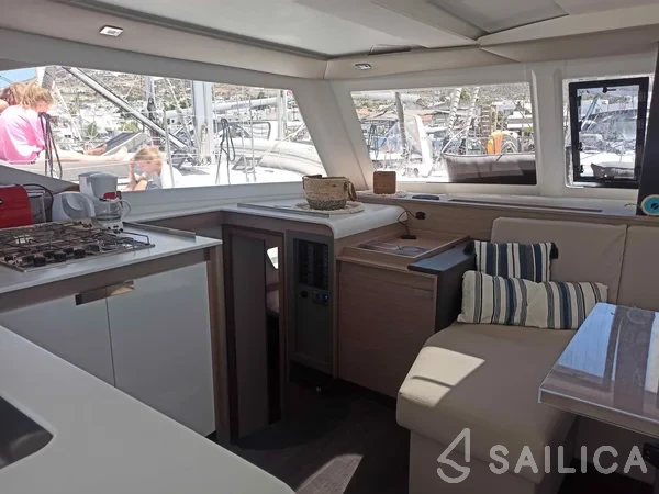 Isla 40 - Yacht Charter Sailica