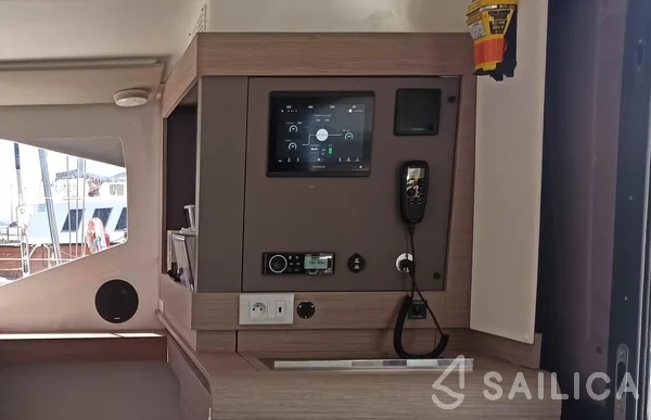 Isla 40 - Yacht Charter Sailica