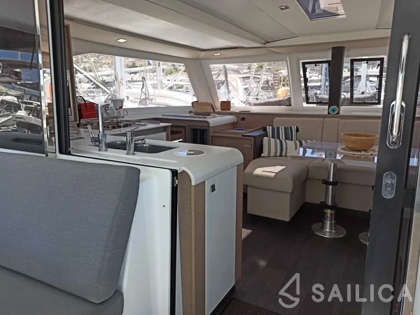 Isla 40 - Yacht Charter Sailica