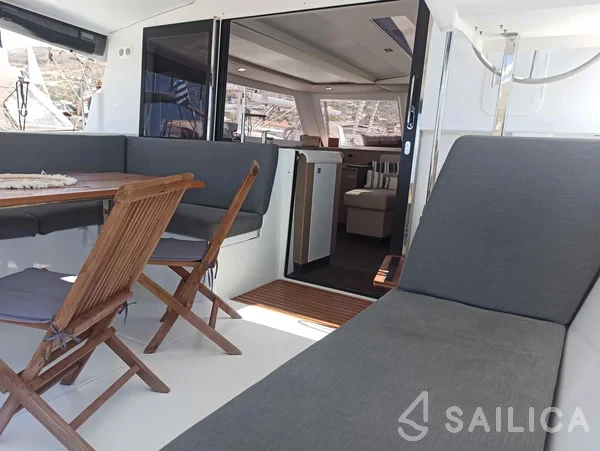Isla 40 - Yacht Charter Sailica