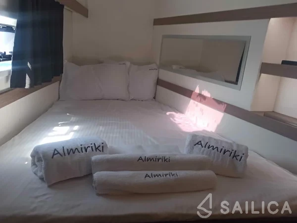 Isla 40 - Yacht Charter Sailica