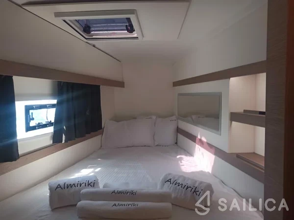 Isla 40 - Yacht Charter Sailica