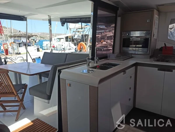 Isla 40 - Yacht Charter Sailica