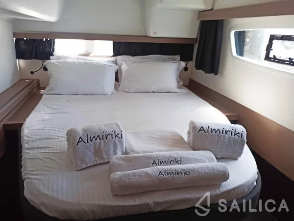 Isla 40 - Yacht Charter Sailica