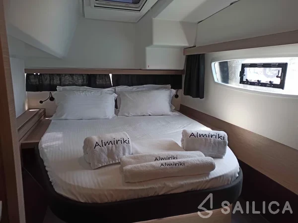 Isla 40 - Yacht Charter Sailica