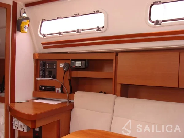 Hanse 325 - Yacht Charter Sailica