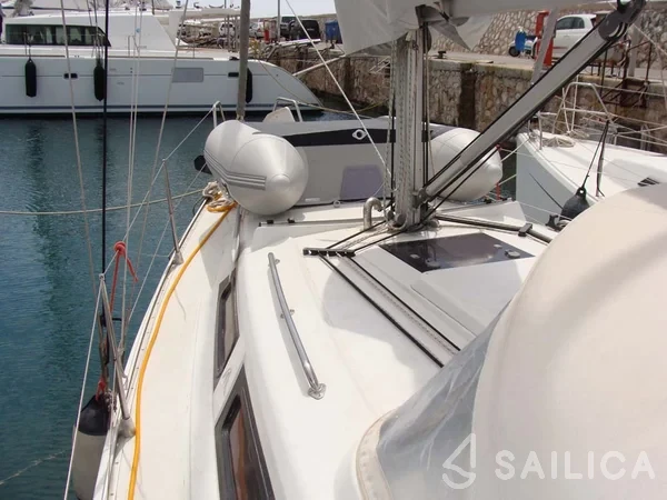 Hanse 325 - Yacht Charter Sailica