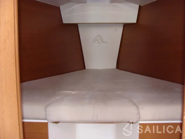 Hanse 325 - Yacht Charter Sailica