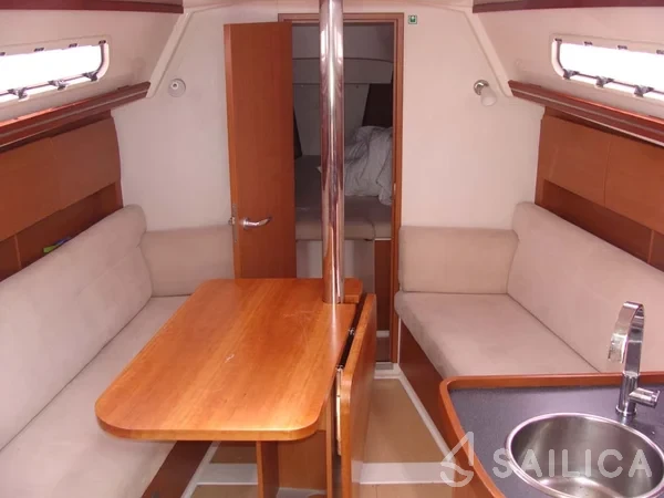 Hanse 325 - Yacht Charter Sailica