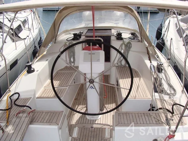 Hanse 325 - Yacht Charter Sailica