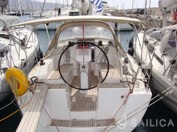Hanse 325 - Yacht Charter Sailica