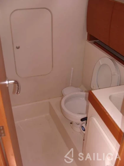 Hanse 325 - Yacht Charter Sailica