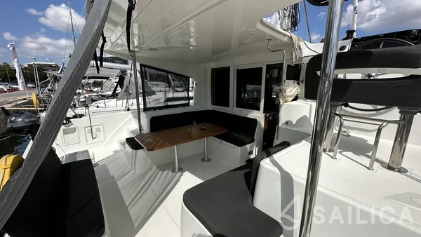 Lagoon 40 - Yacht Charter Sailica
