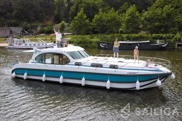 Houseboat - Yacht Charter Sailica
