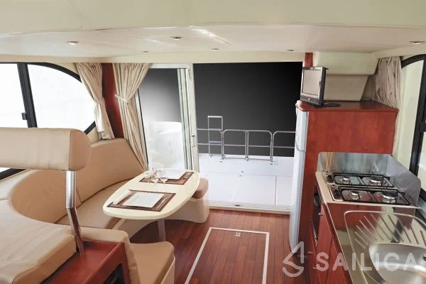 Houseboat - Yacht Charter Sailica