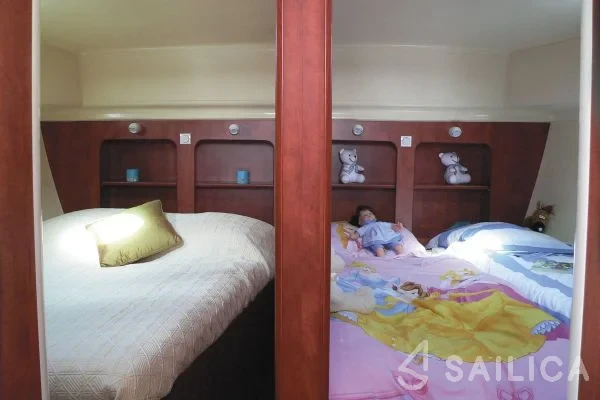 Houseboat - Yacht Charter Sailica