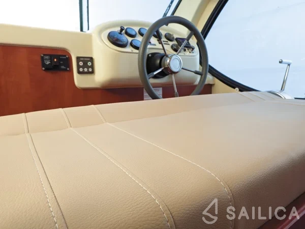 Houseboat - Yacht Charter Sailica