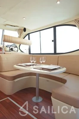 Houseboat - Yacht Charter Sailica